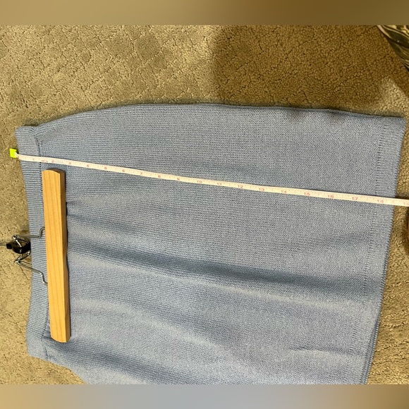 St. John Knit Light Blue Mini Skirt size 8 EUC - Picture 4 of 6